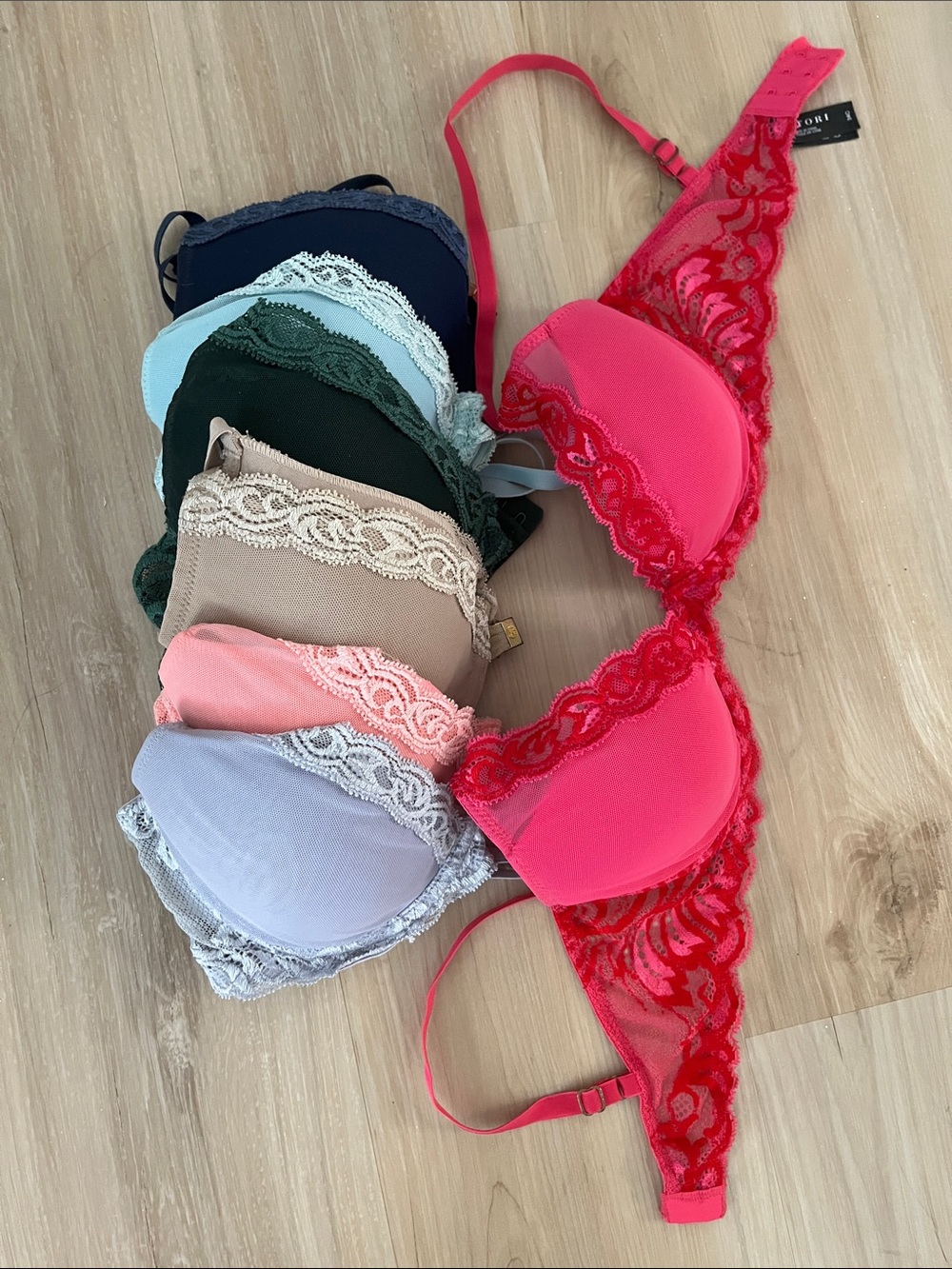 Natori Feathers lot (7) Lace bras